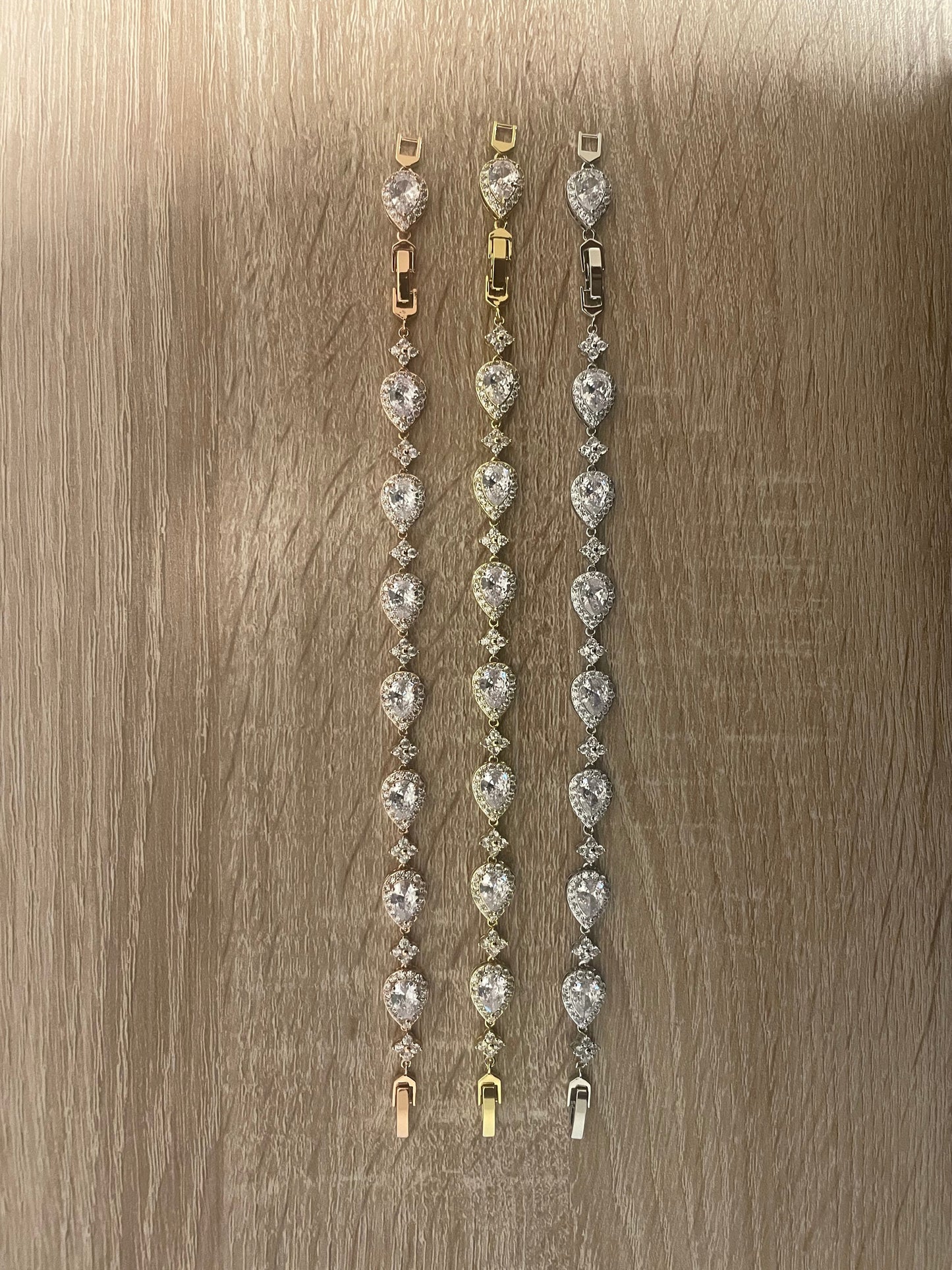 Royal Halo- Bracelet – Pierres Poires & Micro-Sertissage